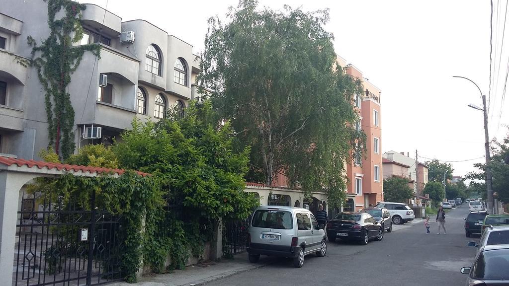 Dvete Brezi Hotel Burgas Exterior photo