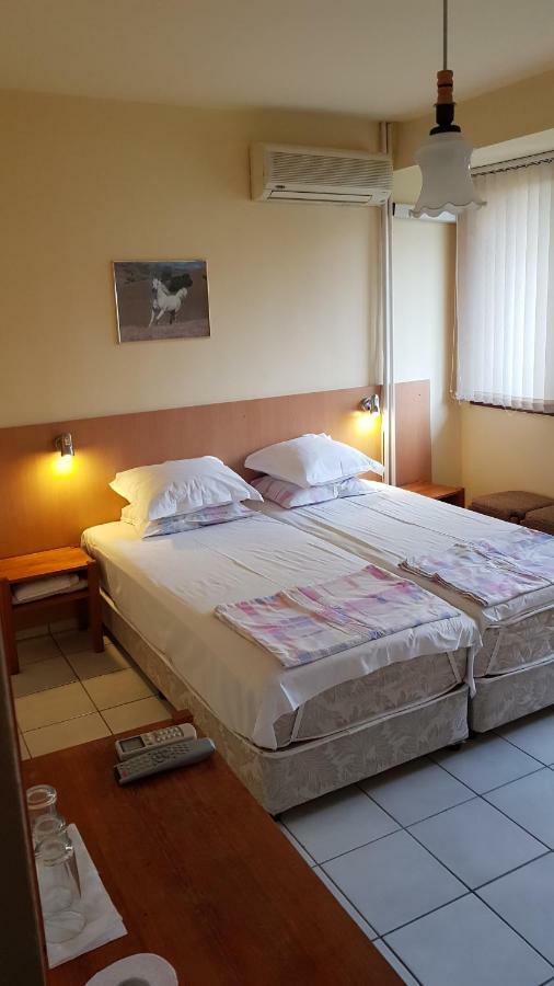 Dvete Brezi Hotel Burgas Exterior photo